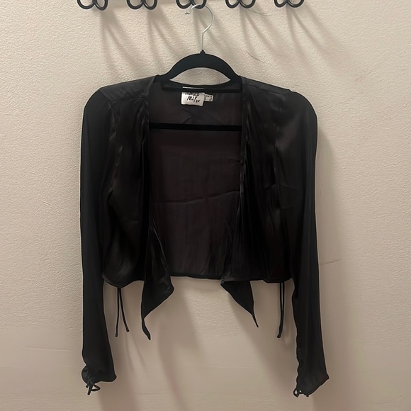 Black top from Princess Polly. Size 8, in amazing condition! - Picture 2 of 3